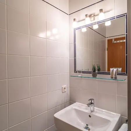 Easystay Apartment *
